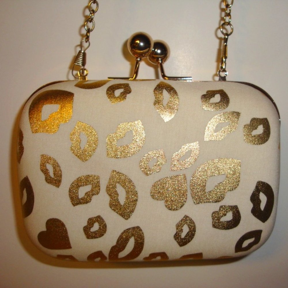 Kiss Closure Clutch Purse Evening Bag ~ Large Ball ~ Lips Lipstick Kisses close